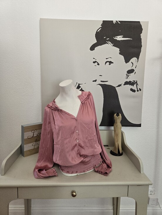 Elie Tahari Tops - NWT Elie. Elie Tahari Women's Dusty Rose Long-Sleeve V-Neck Blouse Size Large